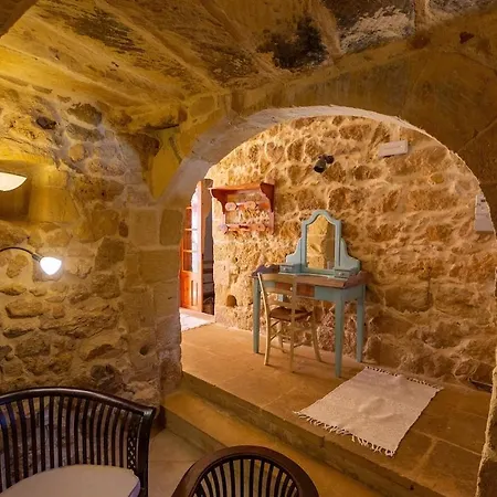 בית נופש Traditional And Charming 3 Bedroom With Pool Ta' Abram
