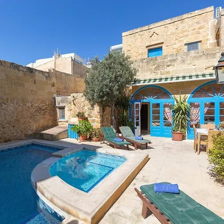 Traditional And Charming 3 Bedroom With Pool בית נופש *