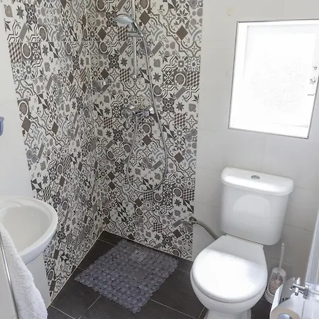 בית נופש Traditional And Charming 3 Bedroom With Pool *