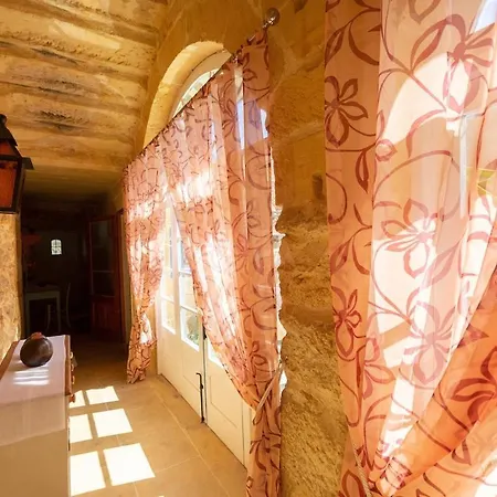 Feriehus Traditional And Charming 3 Bedroom With Pool