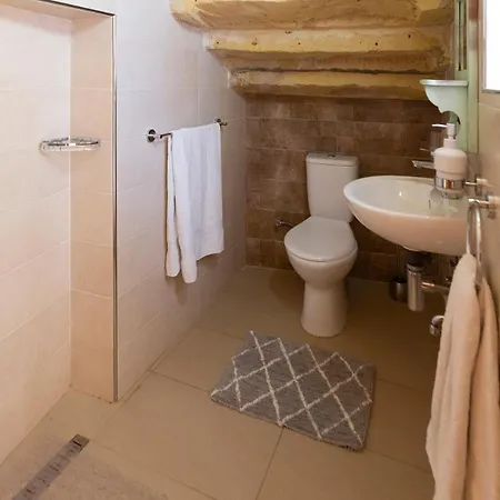 Traditional And Charming 3 Bedroom With Pool * Ta' Abram