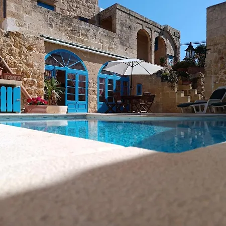 Vakantiehuis Traditional And Charming 3 Bedroom With Pool Ta' Abram