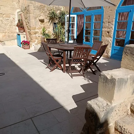 Traditional And Charming 3 Bedroom With Pool Vakantiehuis *