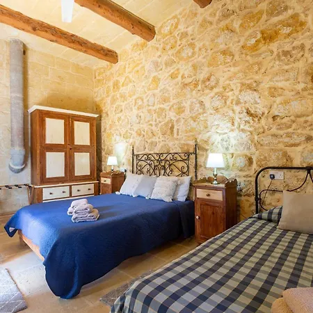Vakantiehuis Traditional And Charming 3 Bedroom With Pool *