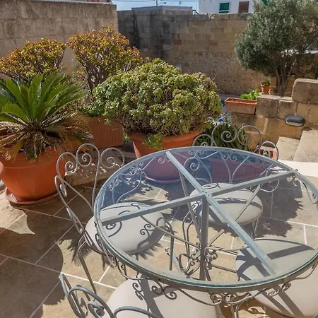 Traditional And Charming 3 Bedroom With Pool Vakantiehuis *