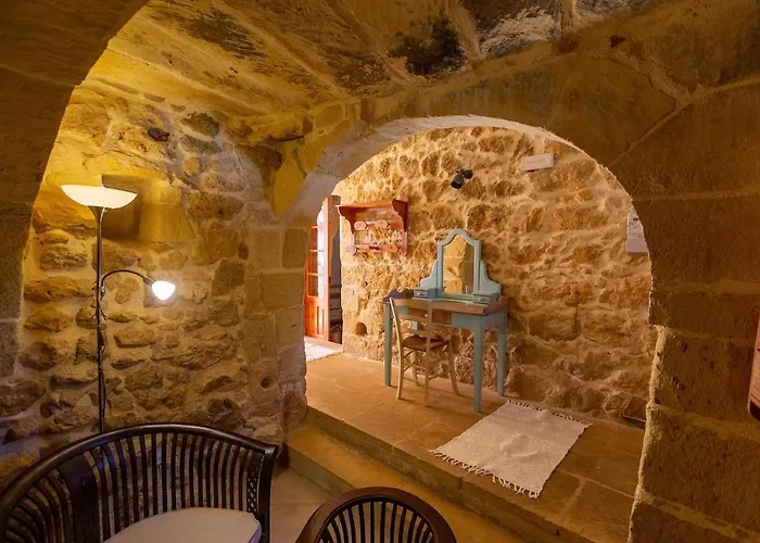 Case de vacanță Traditional And Charming 3 Bedroom With Pool Ta' Abram