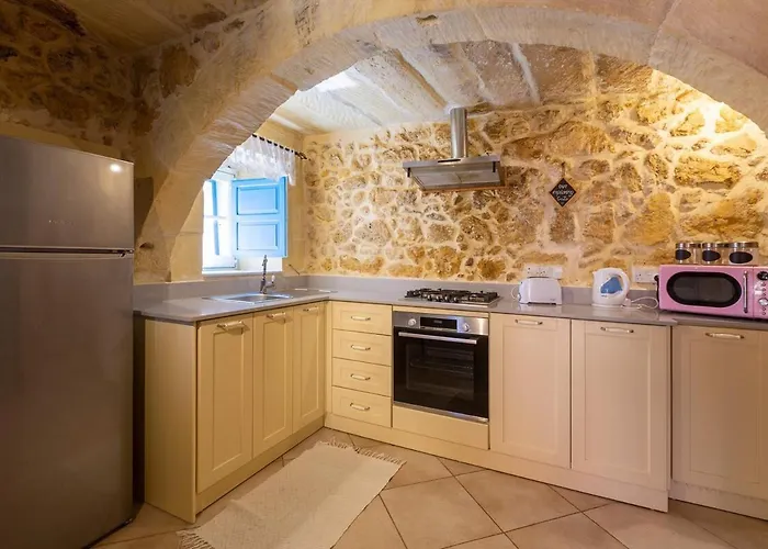 Traditional And Charming 3 Bedroom With Pool * Ta' Abram