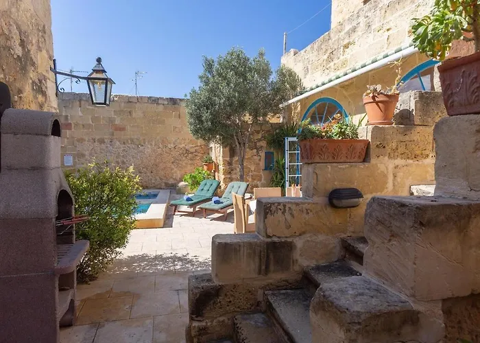 Case de vacanță Traditional And Charming 3 Bedroom With Pool *