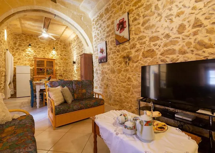 Traditional And Charming 3 Bedroom With Pool Case de vacanță Ta' Abram