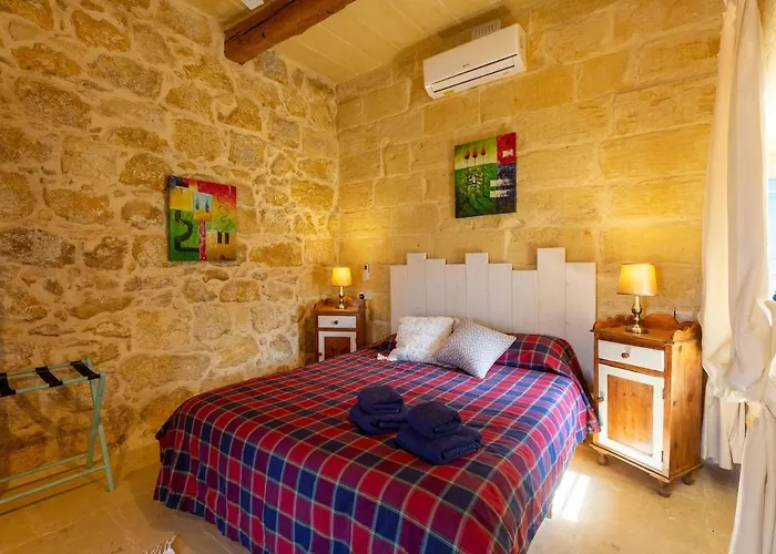 Case de vacanță Traditional And Charming 3 Bedroom With Pool