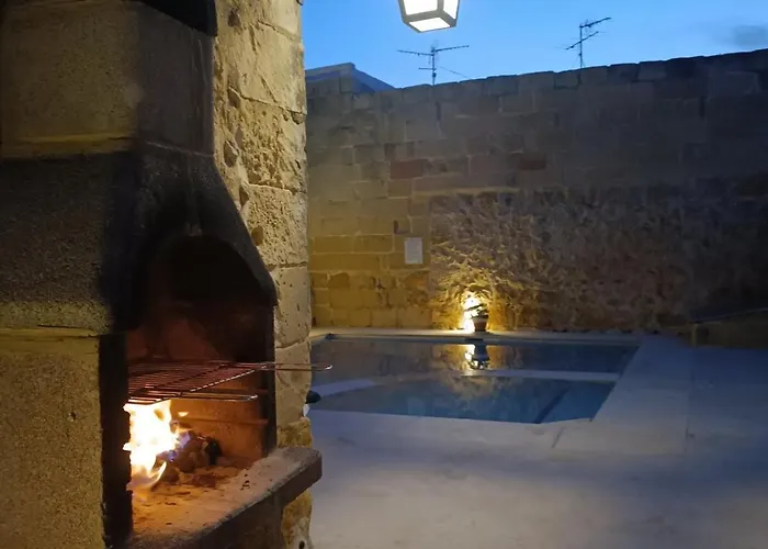 Traditional And Charming 3 Bedroom With Pool Ta' Abram