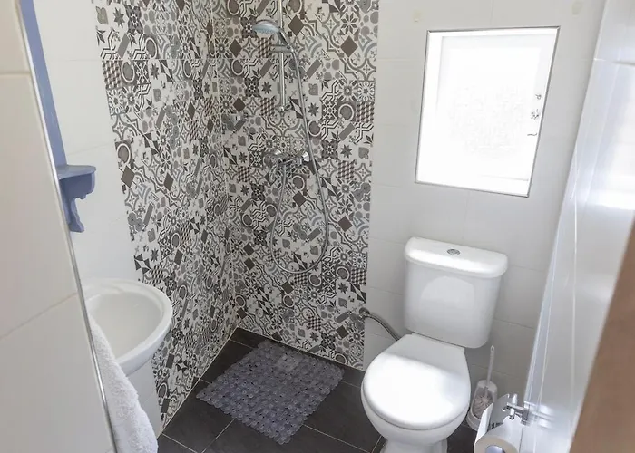 Case de vacanță Traditional And Charming 3 Bedroom With Pool *