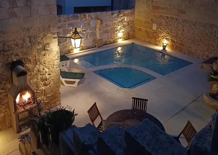 Case de vacanță Traditional And Charming 3 Bedroom With Pool *