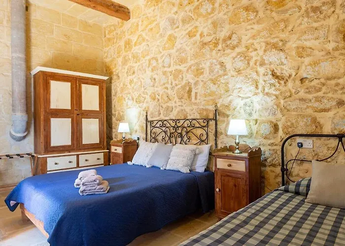 Case de vacanță Traditional And Charming 3 Bedroom With Pool *