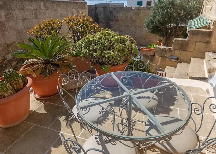 Traditional And Charming 3 Bedroom With Pool Case de vacanță *